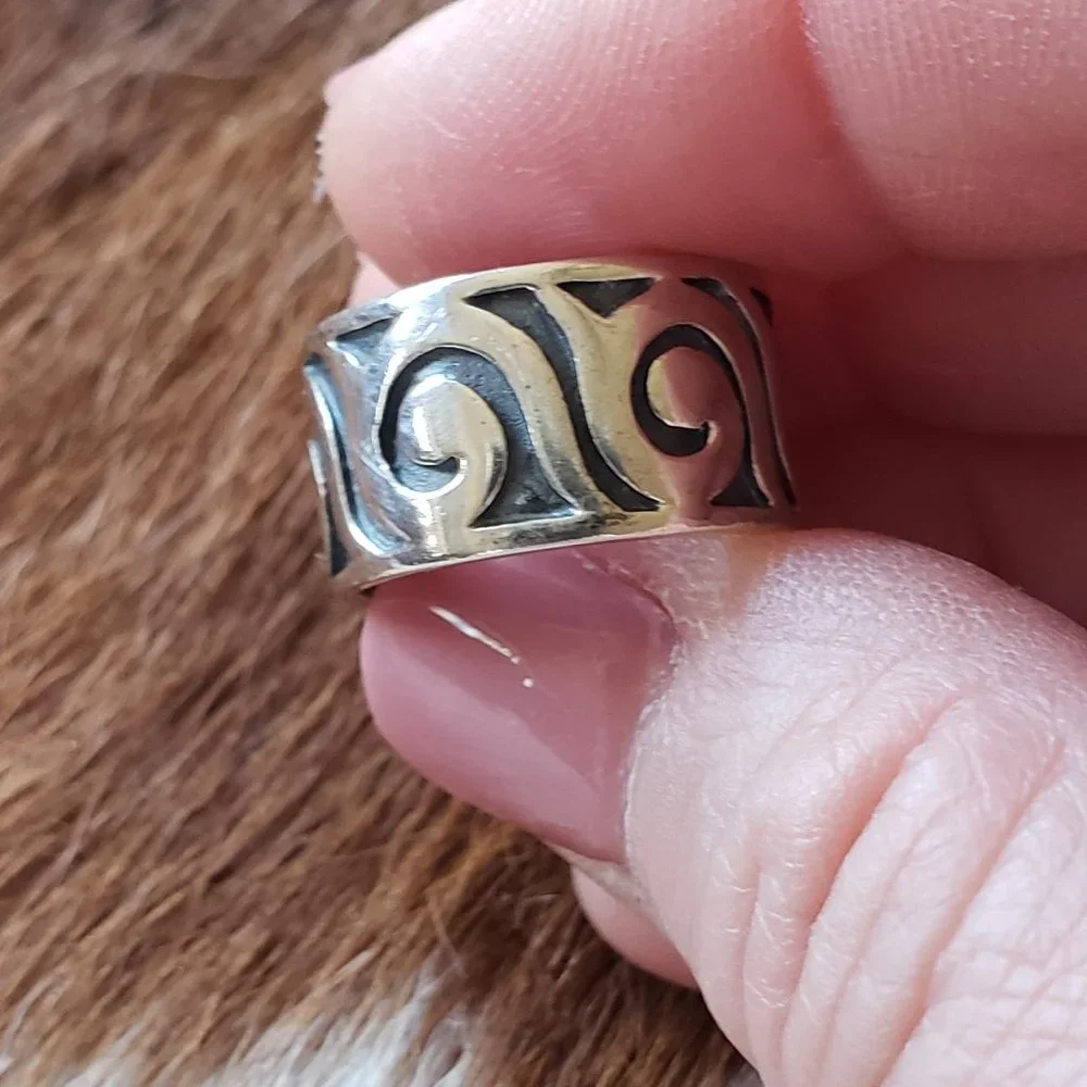 Sterling Silver 925 Wide band ring with scroll motif - Picture 1 of 8